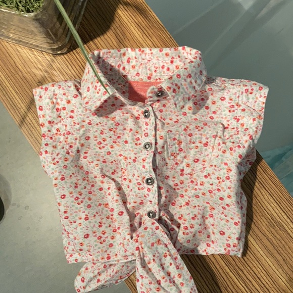 Levi's Other - 🚙3/$15 LEVI'S Small floral blouse with bow 18 m
